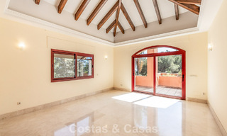 Spacious, Spanish luxury villa for sale in a secluded residential area on Marbella's Golden Mile 785686 