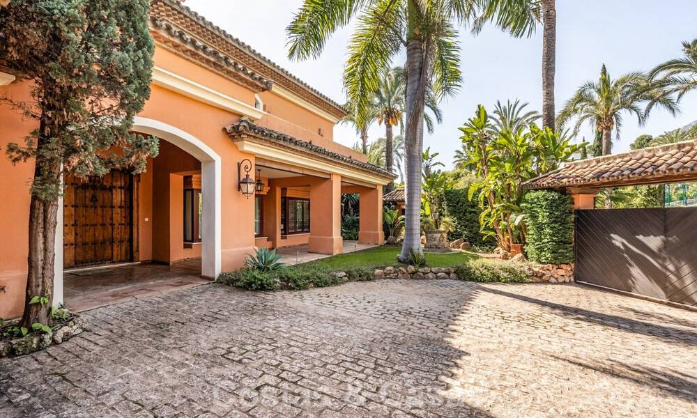 Spacious, Spanish luxury villa for sale in a secluded residential area on Marbella's Golden Mile 785688