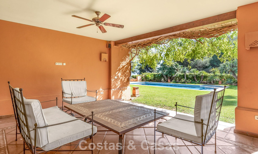 Spacious, Spanish luxury villa for sale in a secluded residential area on Marbella's Golden Mile 785690