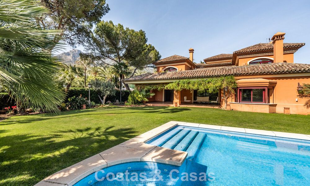 Spacious, Spanish luxury villa for sale in a secluded residential area on Marbella's Golden Mile 785692