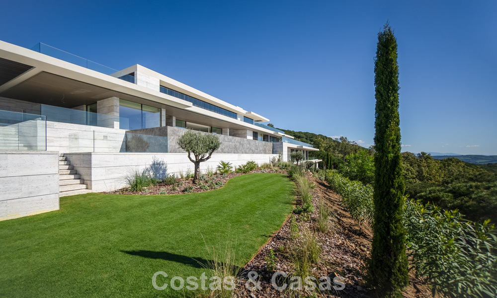 New, high-end luxury villa for sale with panoramic sea views in a gated and 24/7 residential area in Sotogrande, Costa del Sol 785638