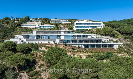 New, high-end luxury villa for sale with panoramic sea views in a gated and 24/7 residential area in Sotogrande, Costa del Sol 785643