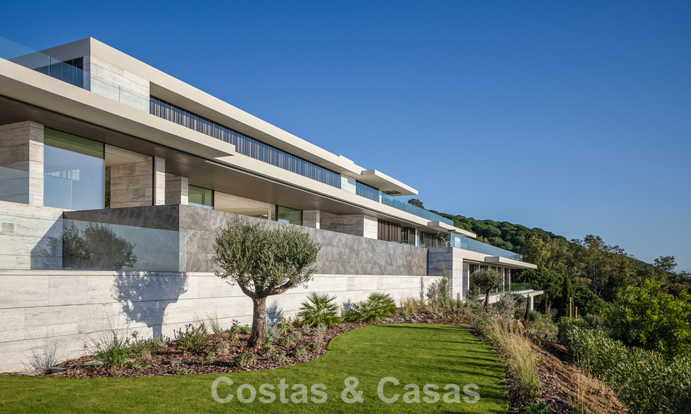 New, high-end luxury villa for sale with panoramic sea views in a gated and 24/7 residential area in Sotogrande, Costa del Sol 785651