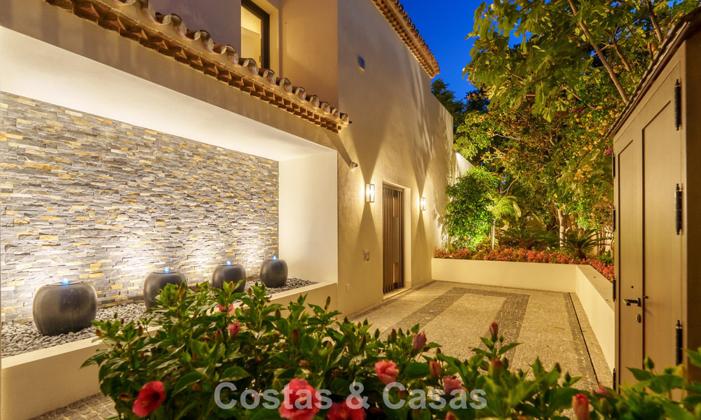 Spacious luxury villa with modern Mediterranean architecture for sale on Marbella's Golden Mile 785525