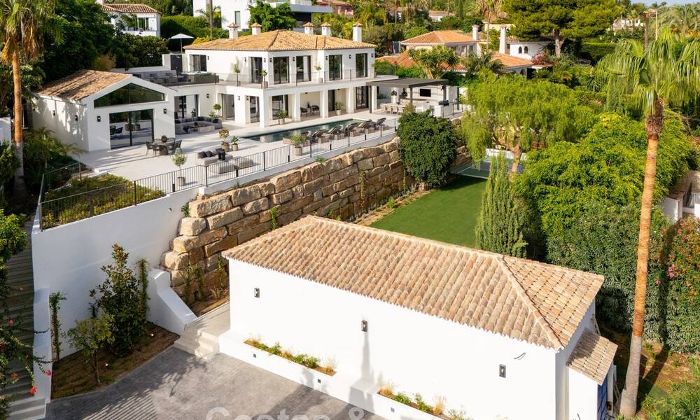Spacious luxury villa with modern Mediterranean architecture for sale on Marbella's Golden Mile 785526