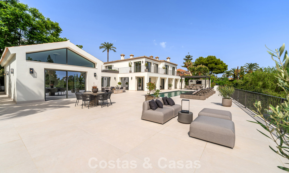 Spacious luxury villa with modern Mediterranean architecture for sale on Marbella's Golden Mile 785535