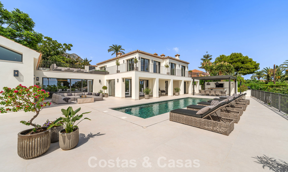 Spacious luxury villa with modern Mediterranean architecture for sale on Marbella's Golden Mile 785537
