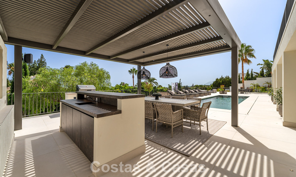 Spacious luxury villa with modern Mediterranean architecture for sale on Marbella's Golden Mile 785539
