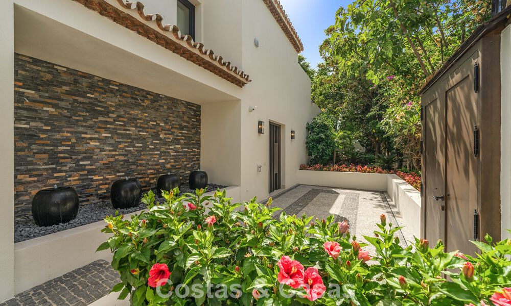 Spacious luxury villa with modern Mediterranean architecture for sale on Marbella's Golden Mile 785540