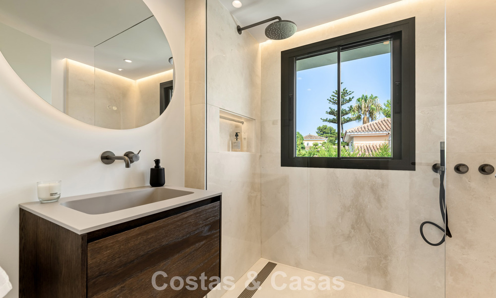Spacious luxury villa with modern Mediterranean architecture for sale on Marbella's Golden Mile 785547