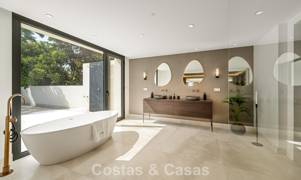 Spacious luxury villa with modern Mediterranean architecture for sale on Marbella's Golden Mile 785552