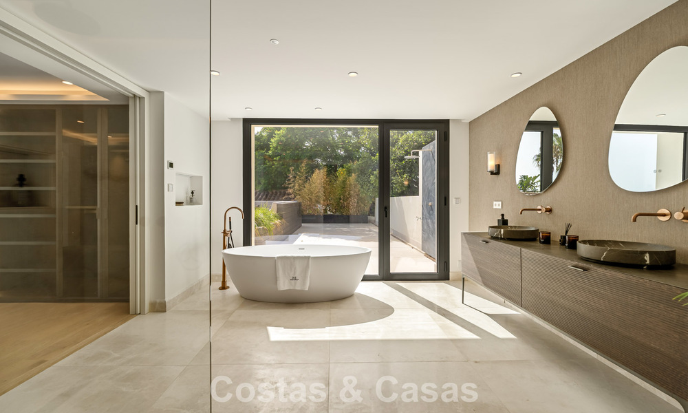Spacious luxury villa with modern Mediterranean architecture for sale on Marbella's Golden Mile 785554