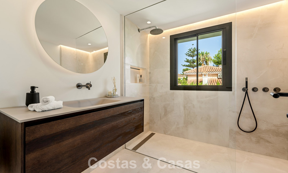 Spacious luxury villa with modern Mediterranean architecture for sale on Marbella's Golden Mile 785557