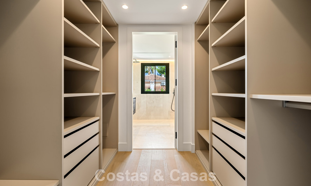 Spacious luxury villa with modern Mediterranean architecture for sale on Marbella's Golden Mile 785558