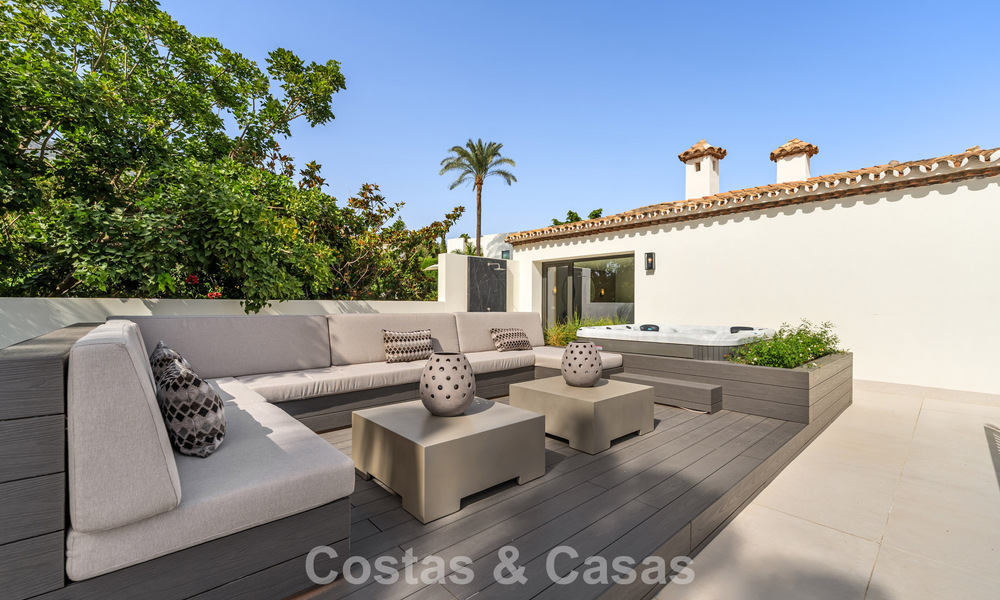 Spacious luxury villa with modern Mediterranean architecture for sale on Marbella's Golden Mile 785560