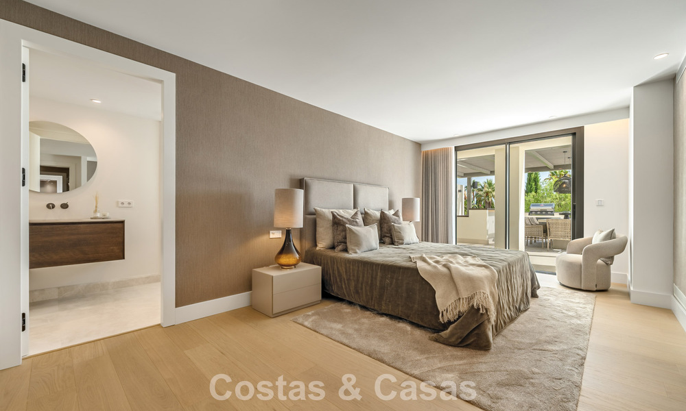Spacious luxury villa with modern Mediterranean architecture for sale on Marbella's Golden Mile 785561