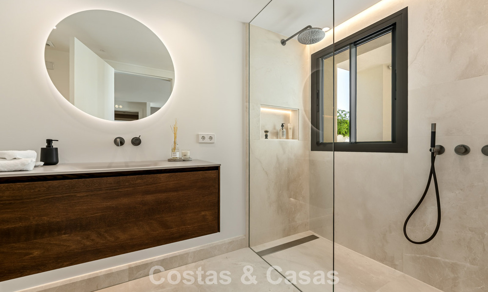 Spacious luxury villa with modern Mediterranean architecture for sale on Marbella's Golden Mile 785562