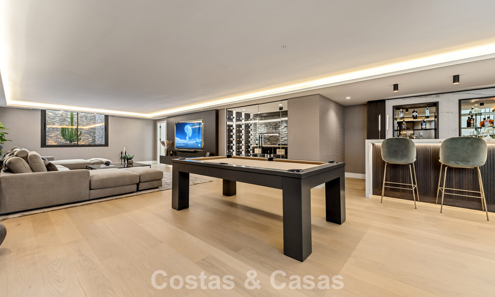 Spacious luxury villa with modern Mediterranean architecture for sale on Marbella's Golden Mile 785566