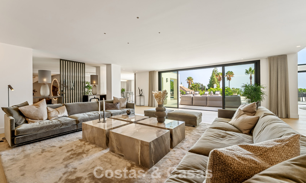 Spacious luxury villa with modern Mediterranean architecture for sale on Marbella's Golden Mile 785574