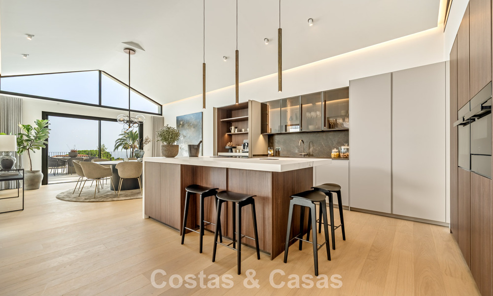 Spacious luxury villa with modern Mediterranean architecture for sale on Marbella's Golden Mile 785575