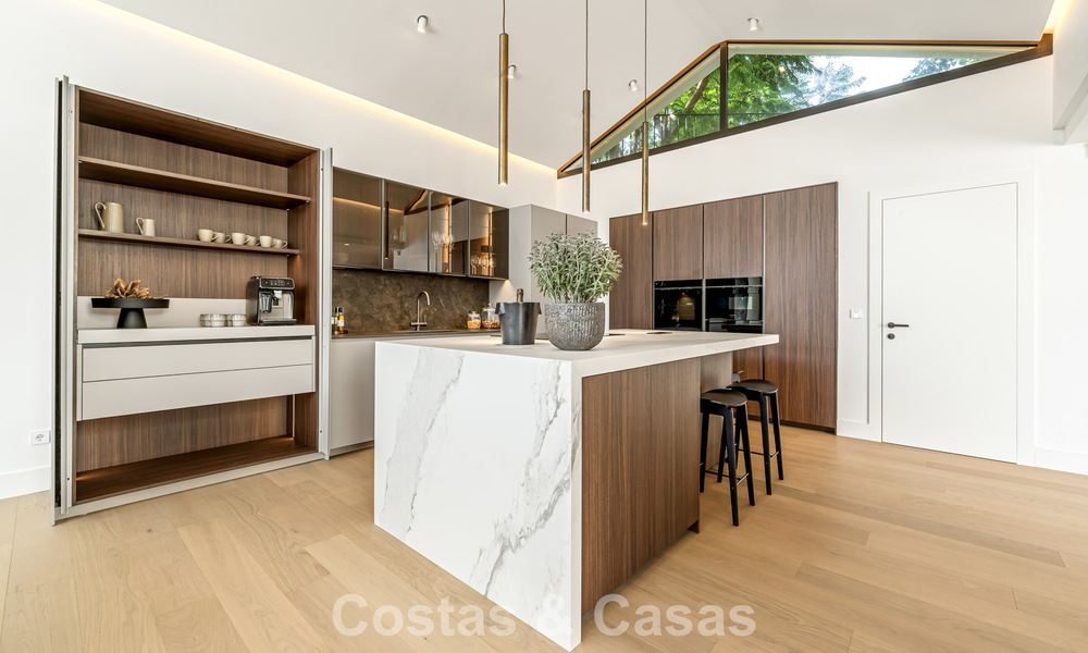 Spacious luxury villa with modern Mediterranean architecture for sale on Marbella's Golden Mile 785578
