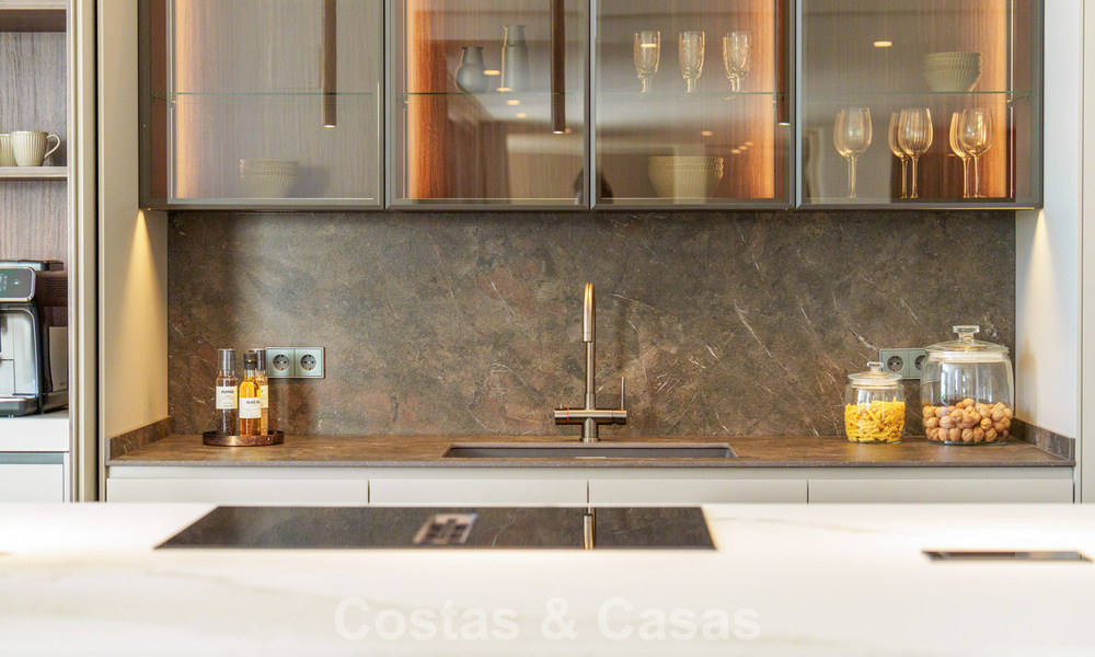Spacious luxury villa with modern Mediterranean architecture for sale on Marbella's Golden Mile 785579