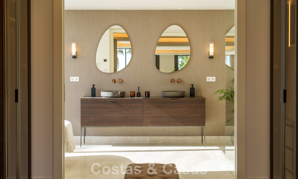 Spacious luxury villa with modern Mediterranean architecture for sale on Marbella's Golden Mile 785581