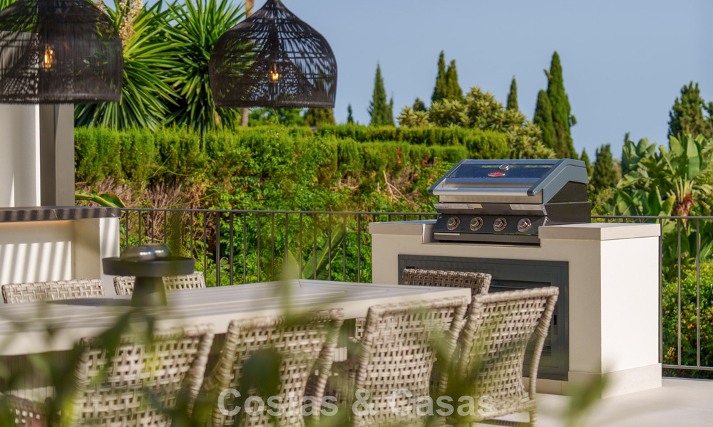 Spacious luxury villa with modern Mediterranean architecture for sale on Marbella's Golden Mile 785582