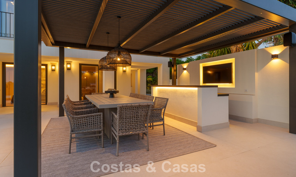 Spacious luxury villa with modern Mediterranean architecture for sale on Marbella's Golden Mile 785583