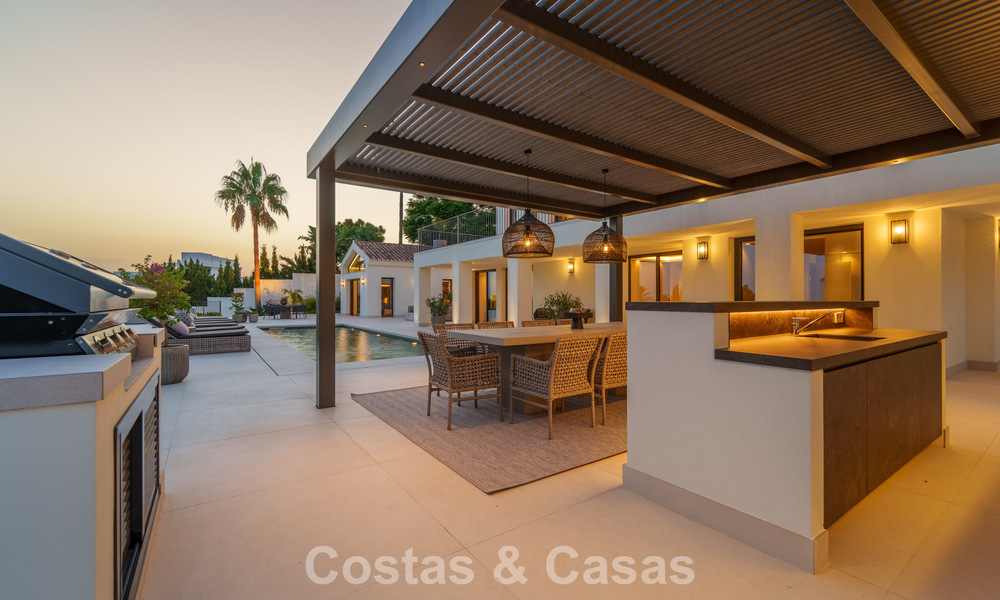 Spacious luxury villa with modern Mediterranean architecture for sale on Marbella's Golden Mile 785584