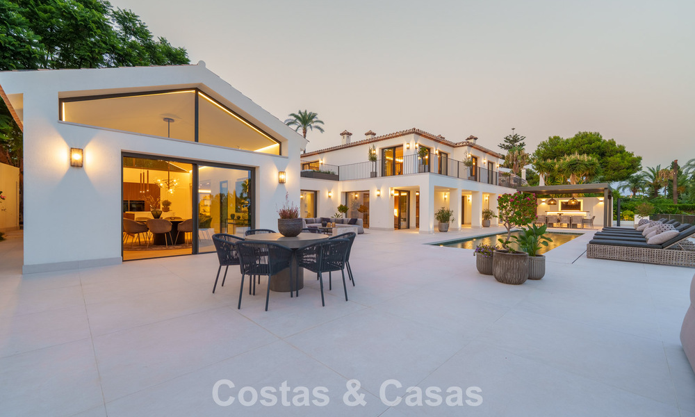 Spacious luxury villa with modern Mediterranean architecture for sale on Marbella's Golden Mile 785586