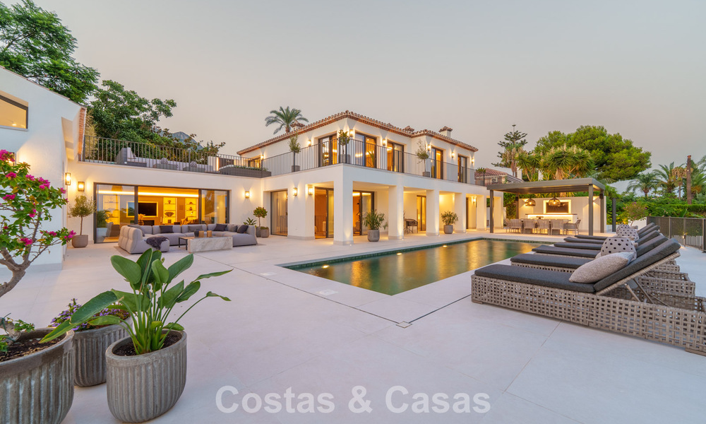 Spacious luxury villa with modern Mediterranean architecture for sale on Marbella's Golden Mile 785587