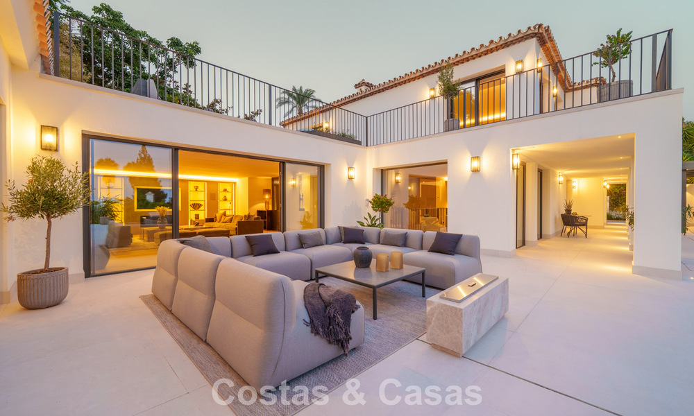 Spacious luxury villa with modern Mediterranean architecture for sale on Marbella's Golden Mile 785589