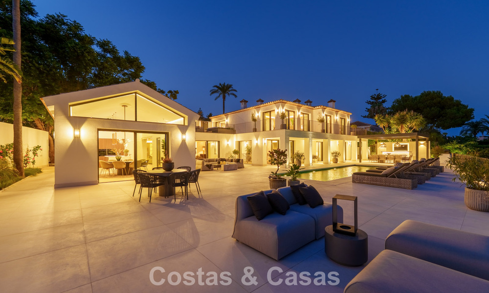 Spacious luxury villa with modern Mediterranean architecture for sale on Marbella's Golden Mile 785590