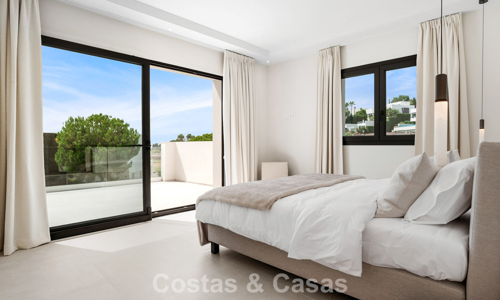 Modern Spanish luxury villa for sale on the second line of a golf course in a privileged residential area, Benahavis - Marbella 785740
