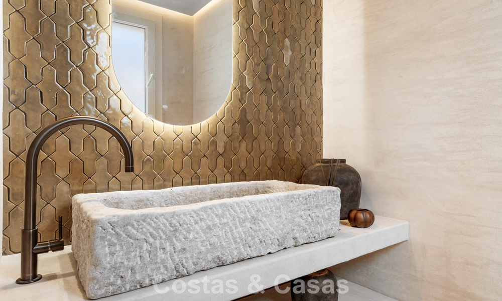 Modern Spanish luxury villa for sale on the second line of a golf course in a privileged residential area, Benahavis - Marbella 785748