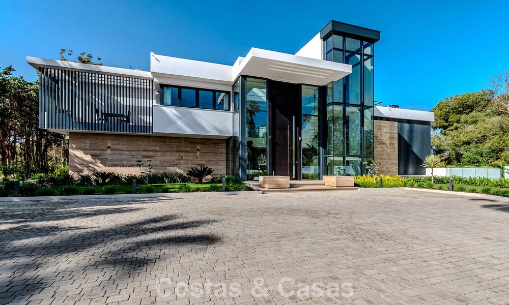 Majestic masterpiece for sale in a sleek, modern style in a secure residential area of Sotogrande, Costa del Sol 786197