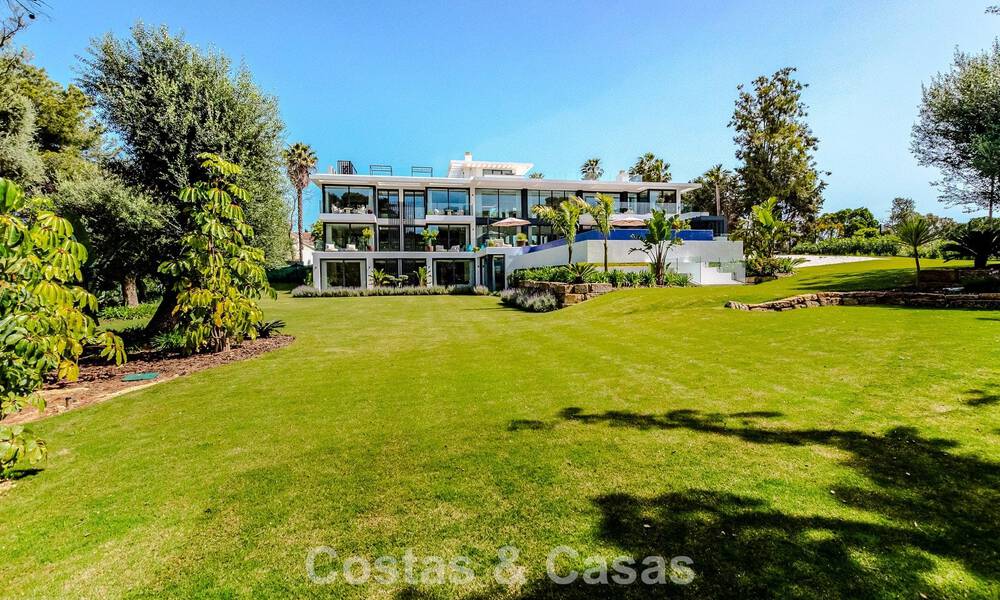 Majestic masterpiece for sale in a sleek, modern style in a secure residential area of Sotogrande, Costa del Sol 786236