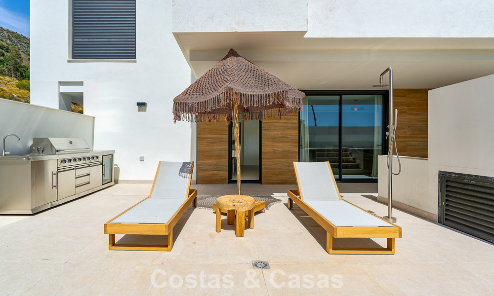 New apartments for sale in a prime location with sea views, between Benalmadena and Fuengirola, Costa del Sol 801817