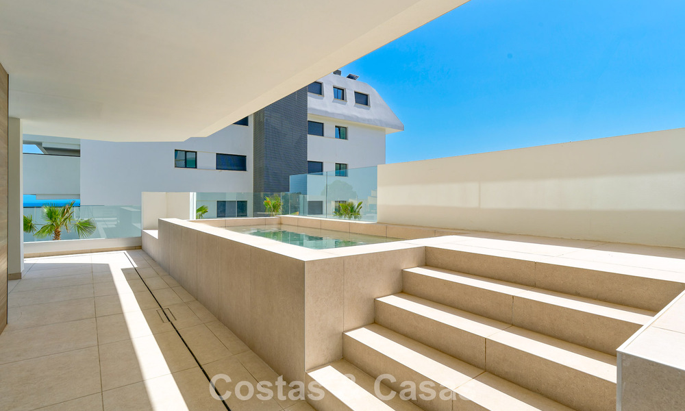 New apartments for sale in a prime location with sea views, between Benalmadena and Fuengirola, Costa del Sol 801821