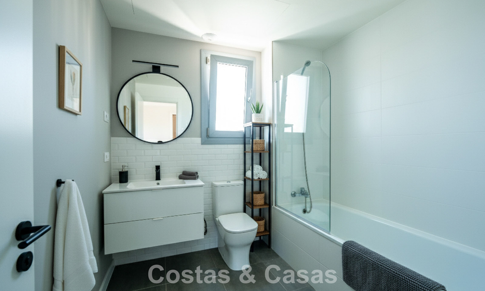 Move-in ready, brand new, modern, top-floor apartment for sale in a golf urbanization near Estepona town 785919