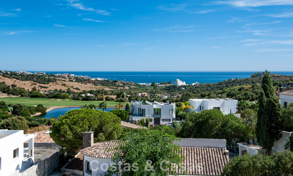 Move-in ready, brand new, modern, top-floor apartment for sale in a golf urbanization near Estepona town 785926