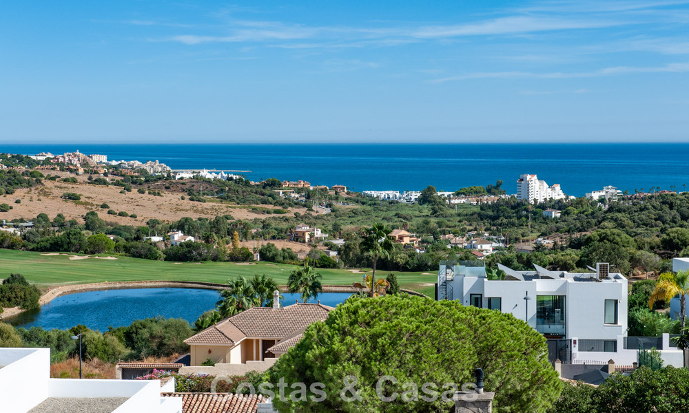 Move-in ready, brand new, modern, top-floor apartment for sale in a golf urbanization near Estepona town 785928