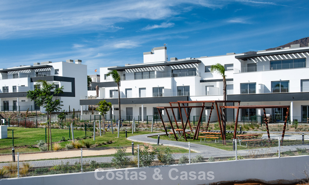 Move-in ready, brand new, modern, top-floor apartment for sale in a golf urbanization near Estepona town 785931