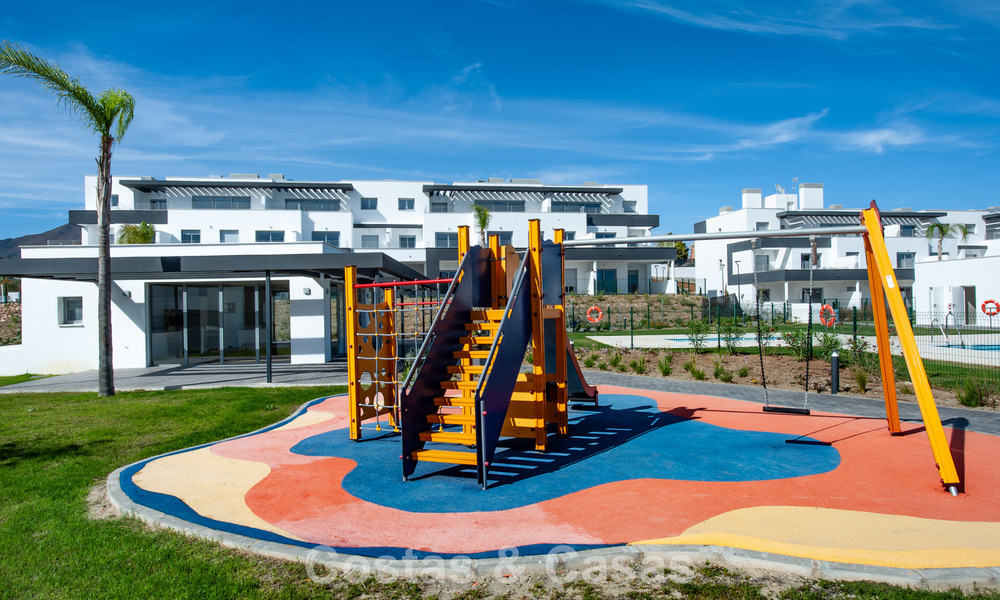Move-in ready, brand new, modern, top-floor apartment for sale in a golf urbanization near Estepona town 785935
