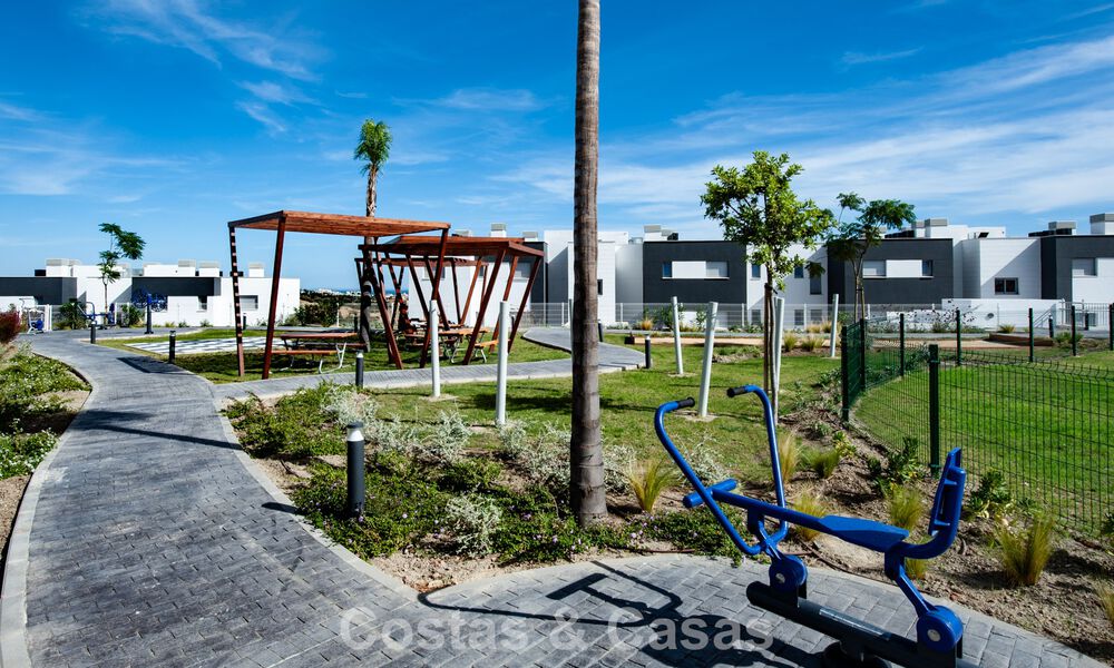 Move-in ready, brand new, modern, top-floor apartment for sale in a golf urbanization near Estepona town 785936