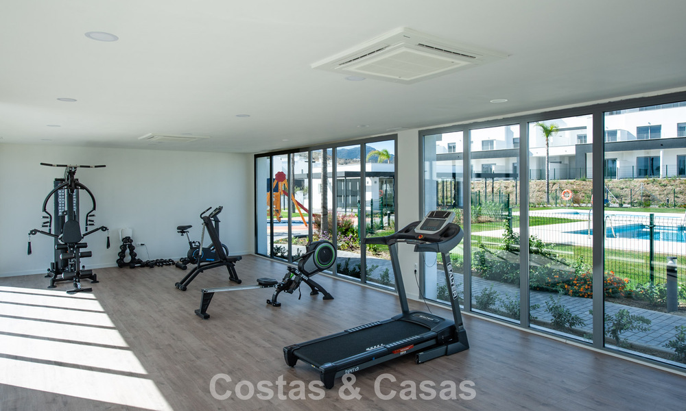 Move-in ready, brand new, modern, top-floor apartment for sale in a golf urbanization near Estepona town 785937