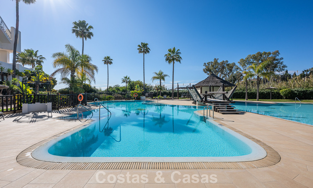 Move-in ready, luxury beachfront apartment for sale on the New Golden Mile between Marbella and Estepona 785945