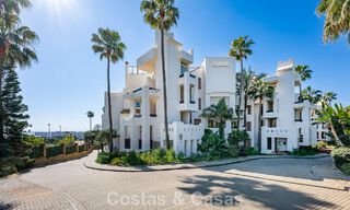 Move-in ready, luxury beachfront apartment for sale on the New Golden Mile between Marbella and Estepona 785947 