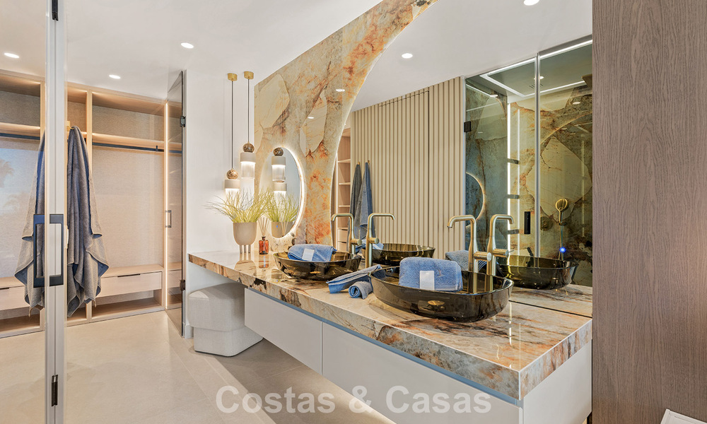 Move-in ready, luxury beachfront apartment for sale on the New Golden Mile between Marbella and Estepona 785950